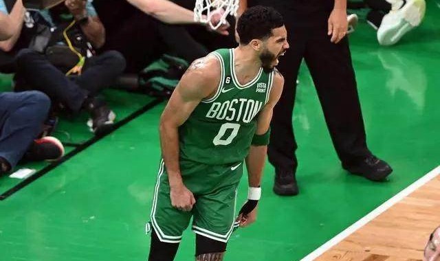 全场压制对手！凯尔特人反字母装甲增添新武器