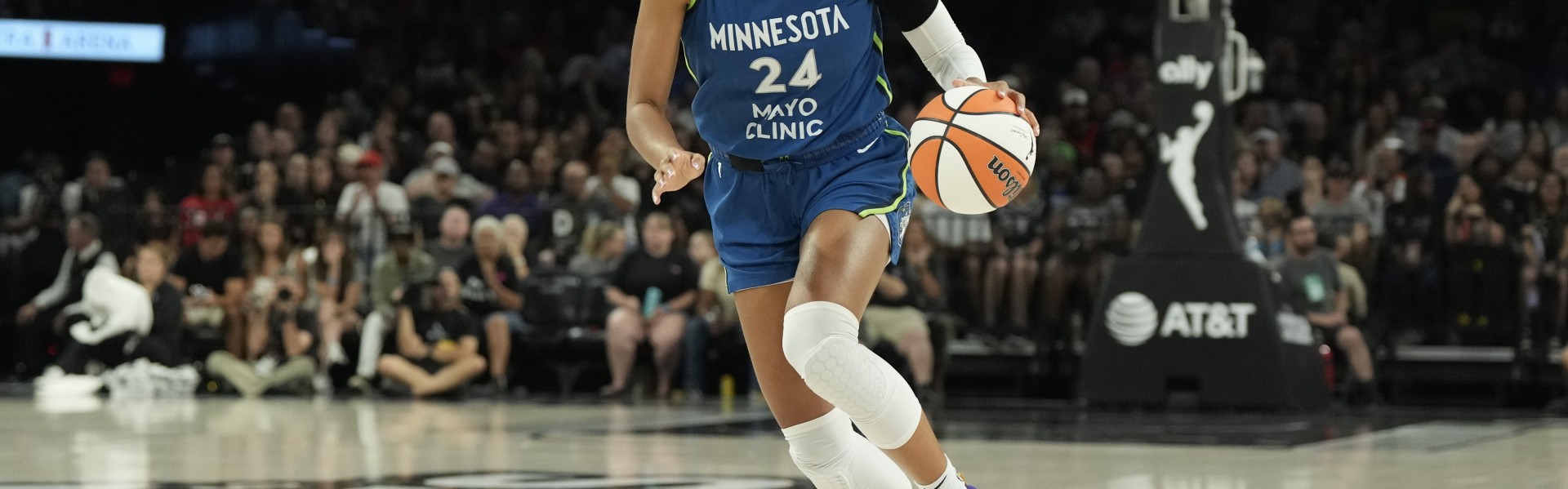 山猫主帅盛赞WNBA首位180俱乐部MVP得主 称科利尔同样实至名归