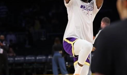 yl23455永利平台-詹姆斯晒赛场照：我只是一个孩子在享受他的游乐场，黑子们