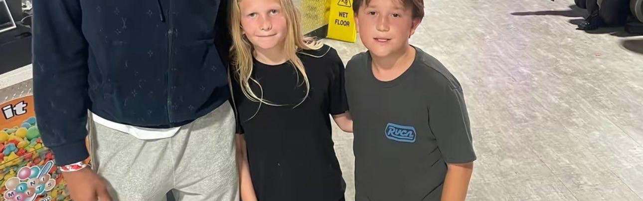 各位老哥能认出吗？网友晒出在球馆与猛龙球星英格拉姆的合照